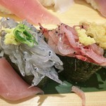 沼津魚がし鮨 流れ鮨 - 伊豆らしく生桜海老と生しらすも。