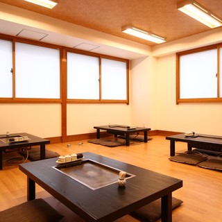 Please relax and enjoy delicious monja and sankeito in the tatami room.