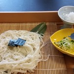 Keigetsu - 私は蕎麦アレルギーなので、うどんに替えていただきました。