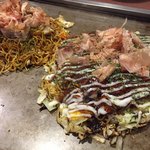 Okonomiyaki Doji - イカやきそば720円、広島風豚お好み焼き720円