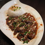 Frank - すじ肉をつかったカレー、肉のうまみにスパイスが効いて美味しいんです