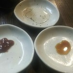 Gyoza no Namae Kangaechu - 酢コショー、餃子タレ、味噌タレ