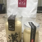 ena cafe - 金山アスナルのラブラブスィーツで購入。
                        ＊九州男児 漢プリン580円…カッチリしてますが、なめらかプリンを固めた感じ。
                        ＊イーナプリン380円…漢より柔らかめ。