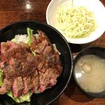 鉄ぱん屋IPPIN - 柔らかステーキ丼ランチ(通常1,480円)→ランパス3回利用で500円！柔らか〜い♪