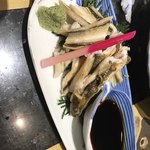 すし処 絲魚 - 穴子の白焼き〜〜こちらのお醤油は濃い色でちょっとだけ甘めです。