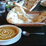 Pokhara Dining - Cランチ チキンカレー ￥880 (サラダ、ドリンクもあり)