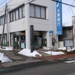 Mori no Kobayashi - 左側が観光駐車場、右側にお店！