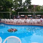 Poolside Beer Garden - 綺麗なプール