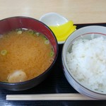 Izakaya Oshokujidokoro Sukeroku - ご飯とみそ汁