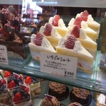 ラ・ブランシュ - 定番のイチゴのショートケーキ。