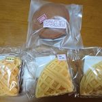 ワッフル Ms - しょうゆキャラメルどら焼き230円、カスタード150円、ラムレーズン＆みたらし180円