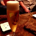 AFFINITY The Bar - 番長にビールが美味しいよって言われたので、とりあえずビール。天使の輪がちゃんと出てました♪