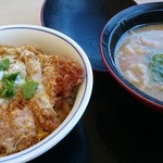 かつや - 奥様は大体かつ丼梅と豚汁大