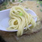 Ramen Sakura - 麺はやや細いストレート麺でスープとの相性はバッチリです。 