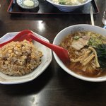 香林 - 料理写真:チャーハン@580  に  ラーメン@セットの場合250円プラス
