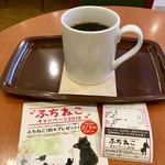 カフェベローチェ  - 「ブレンドコーヒー (S)」(200円)。この値段なら気軽に飲める。