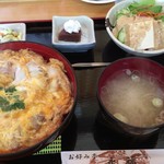 永福 - 「極上シャモ丼」1600円(税抜)