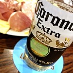 Man in the moon Shinbashi Ten - コロナビール（750円）