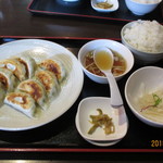 A Q Hanakoganei Ten - 自家製焼き餃子定食