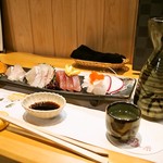 渡士楼 季節料理 誠 - 料理写真:お造り五種盛り ＆ 燗酒