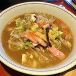 中華料理 泰洲園 - 【ラーメン(600円)】鶏ベースの醤油味で、見た目よりかなりあっさりしてました。