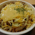 Sukiya Jusango Akita Ushijima Ten - 三種のチーズ牛丼(特盛) 780円