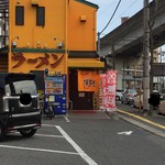 長浜ラーメン博多屋 - アストラムの通り