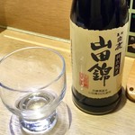 Genroku Zushi Noda Ten - 定番の「日本酒」(冷酒、594円税込)。燗酒はない。