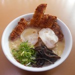 山小屋 - チキンカツラーメン 2018.2