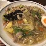 飛騨の高山らーめん - 餡かけ揚げ麺です