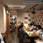 赤坂 竹屋 - 4:6くらいで女性客も多い店内