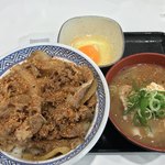 Yoshinoya Hyakugojugogo Sen Shinmaiko Ten - 牛丼アタマの大盛り 豚汁 生卵 ¥730