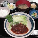 Tatsuno Shokujidokoro - 日替わりのハンバーグ定食\1000。この日は他にはしょうが焼き定食も。