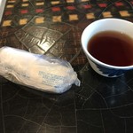 Sanuki Chaya - お茶と布おしぼりが準備される
                        