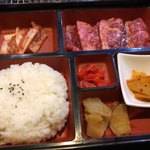 Wagyu Yakiniku Seijuen - カルビ弁当 1000円。