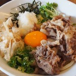 讃岐うどん いってつ - 料理写真:肉ぶっかけ（玉子を乗せてみた）