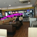 マクドナルド - 1階店内。