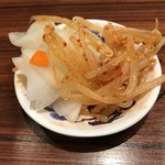 Fukuchan Ramen Tannan Ten - もやしキムチ＆酢大根　※無料トッピング