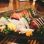 季魚旬酒 なぶら - かつお ぶり あおりいか うまずら(肝あり)