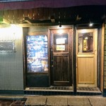 BAR HIDEOUT - １階の入口、お店は３階です。