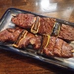 やきとり庄ちゃん - 牛かしら150円　牛はつ120円