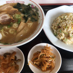 天中軒 - 豚骨醤油ラーメンとチャーハンのセット