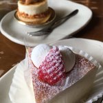 cafe ATRE - リンゴのシブーストとフォンダンチーズケーキ