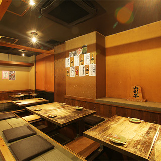 The calming interior of the store can accommodate a wide range of occasions, from solo travelers to various gatherings!