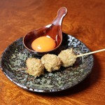 Kushiyaki Smile - 月見つくね（塩・たれ）
                      大葉が香る鶏つくねは、軟骨の食感をお楽しみください。しっかりと味付けをしているのでぜひ塩で。