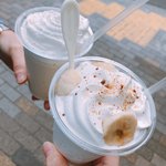 ジャパニーズアイス櫻花 - ほうじ茶シェイクと期間限定バナナシェイク。クリームたっぷり。