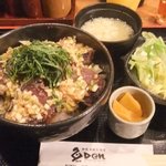 魚Den 聖蹟桜ヶ丘店 - ランチ　鰹（かつお）のタタキ丼