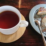 Cafe Tekuri - 紅茶(オーガニック)と、デザート(カタラーナ、パンナコッタ)