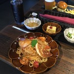 ALLEY CAT CAFE - パスタランチ A. エビとかにトマトソース 880円（税別）＋ソフトドリンク150円（税別）2018.6.24情報