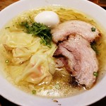 塩らー麺 本丸亭 横浜店 - 海老ワンタン入り塩ら～麺  (トッピング→塩煮たまご)